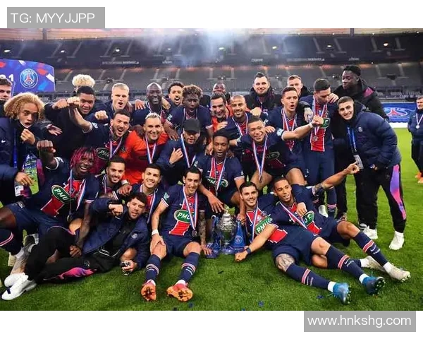 欧冠激战:巴黎圣日耳曼大胜AC米兰逆转全场气氛热烈